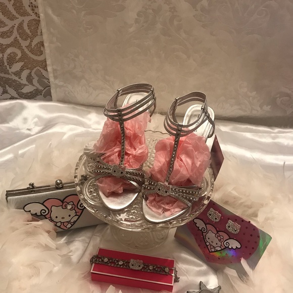 Adorable vintage y2k hello kitty crystal shoes 💖bracelet and earrings set✨🦄 - Picture 7 of 11